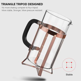 Clear QUQIYSO borosilicate glass beaker showcases heat resistance during brewing.