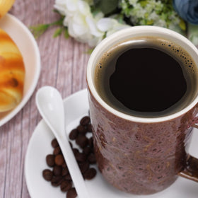 QUTREY microwave and dishwasher safe porcelain mug simplifies cleanup.