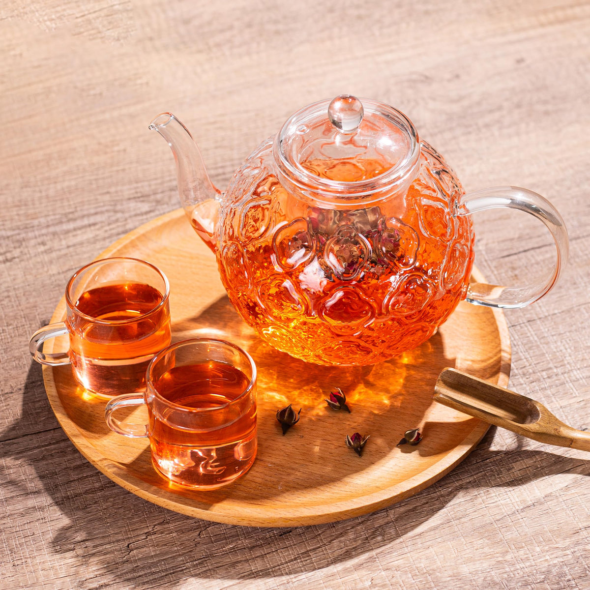 QWEZXO 1500ml capacity makes it ideal for gatherings and family tea time.