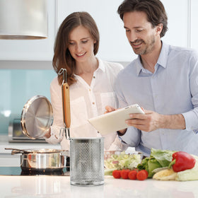 QYQRQF versatile strainer suitable for vegetables, noodles, and dumplings.