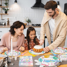QZYL Easter bunny-pattern plates brighten spring table decor.