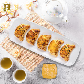 R-Kay rectangular heavy-duty dessert trays provide sturdy service