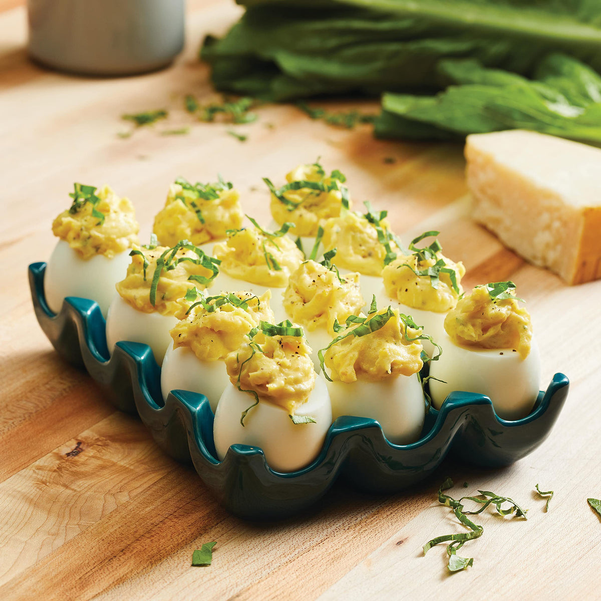 Rachael Ray dishwasher-safe tray cleans easily after gatherings.