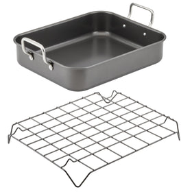 Rachael Ray easy-cleanup design speeds post-roast cleanup.