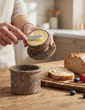 Base filled with water supporting a spreadable butter texture on Radicaln keeper