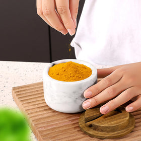 RAETTER.LY compact spice container for salt, pepper, or blends on the counter.