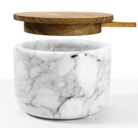 RAETTER.LY salt and pepper bowl with built-in spoon for clean, convenient seasoning.