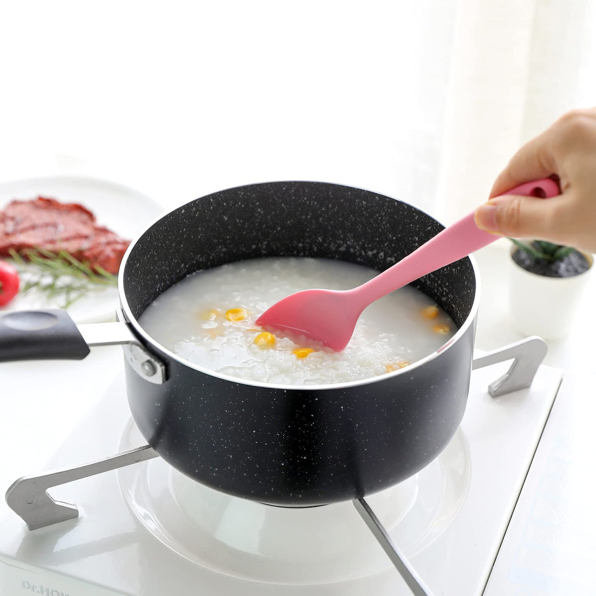 RATWIA heat-resistant handle ensuring a comfortable, safe grip.