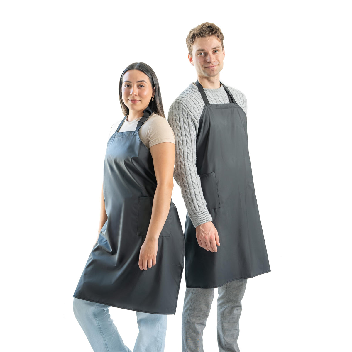 Ravill waterproof apron with two pockets for easy utensil access.