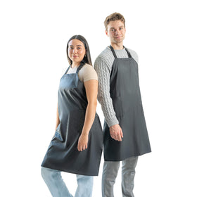 Ravill waterproof apron with two pockets for easy utensil access.