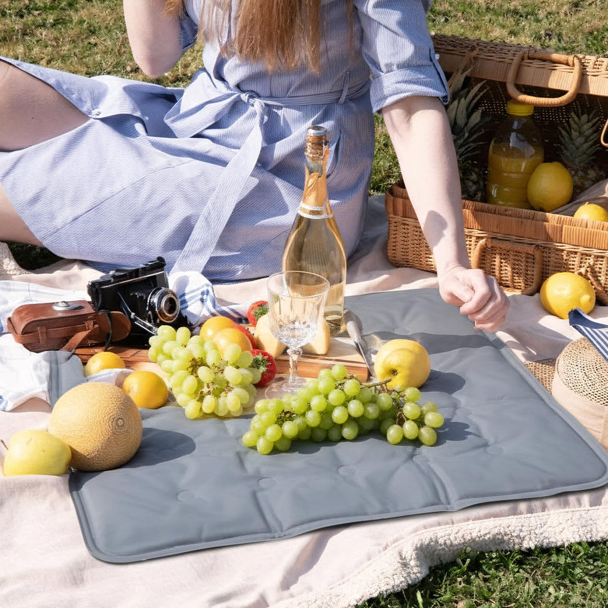 Reallnaive freezable cooling mat gray offers reusable, eco-friendly cold storage for buffets.