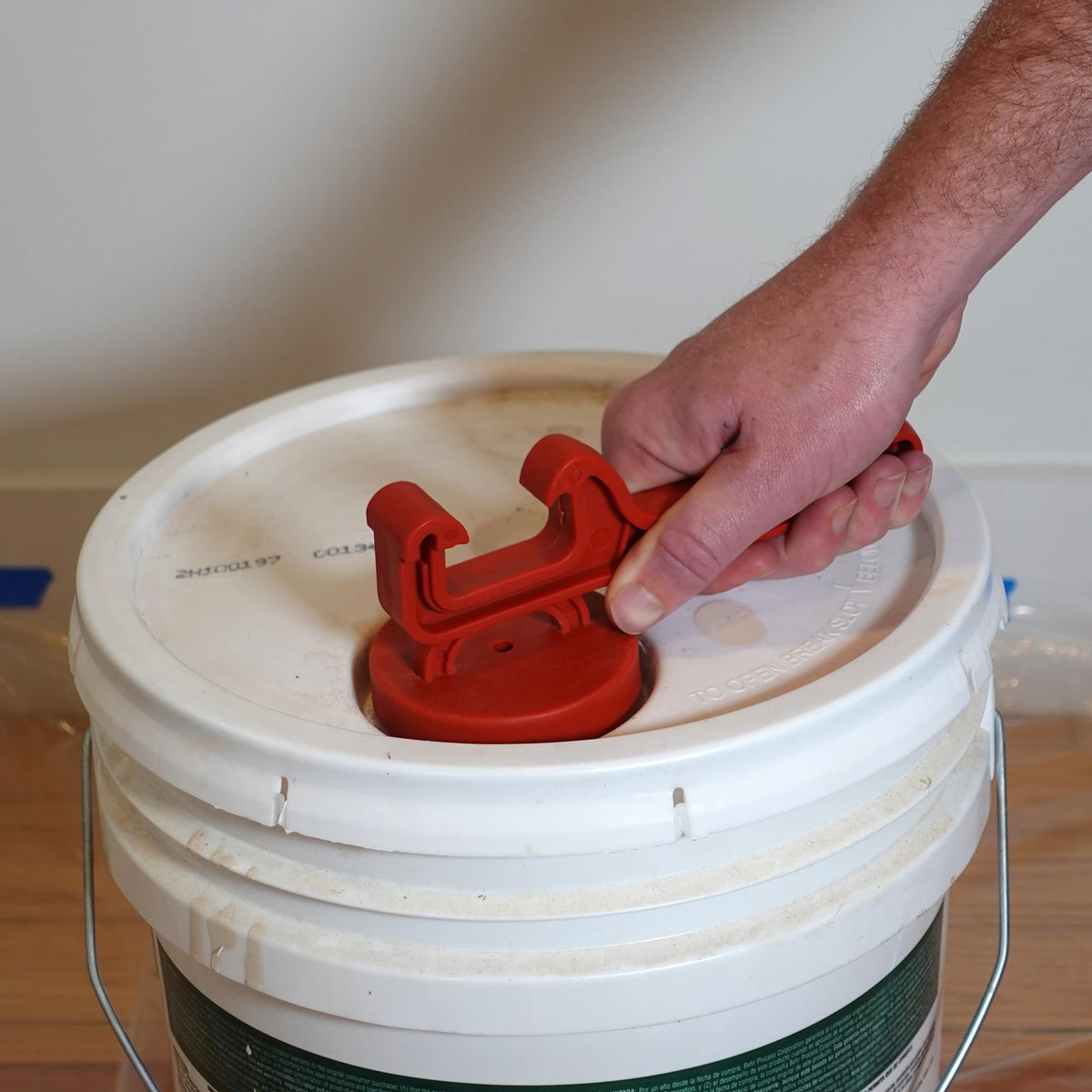 Red Devil 4039 heavy-duty plastic construction designed for repeated use.