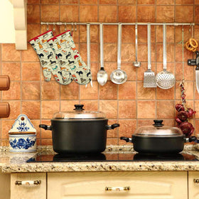 Red LMLDETA durable stitching oven mitt stands up to frequent kitchen use.