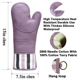 RED LMLDETA extended mitt keeps wrists safe when transferring heavy pans from oven