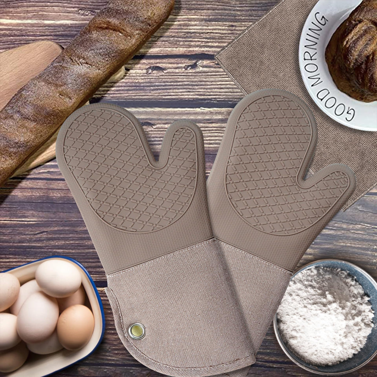 RED LMLDETA versatile mitt for cooking, grilling, baking and more.