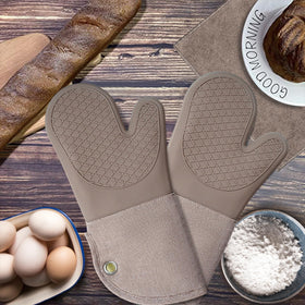 RED LMLDETA versatile mitt for cooking, grilling, baking and more.