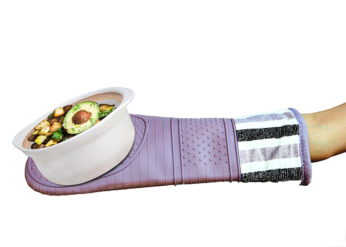 RED LMLDETA easy-care mitt is machine washable for simple kitchen cleanliness