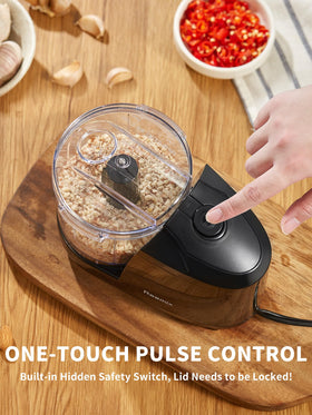 Reemix one-five cup chopper blade detail highlights stainless steel edge