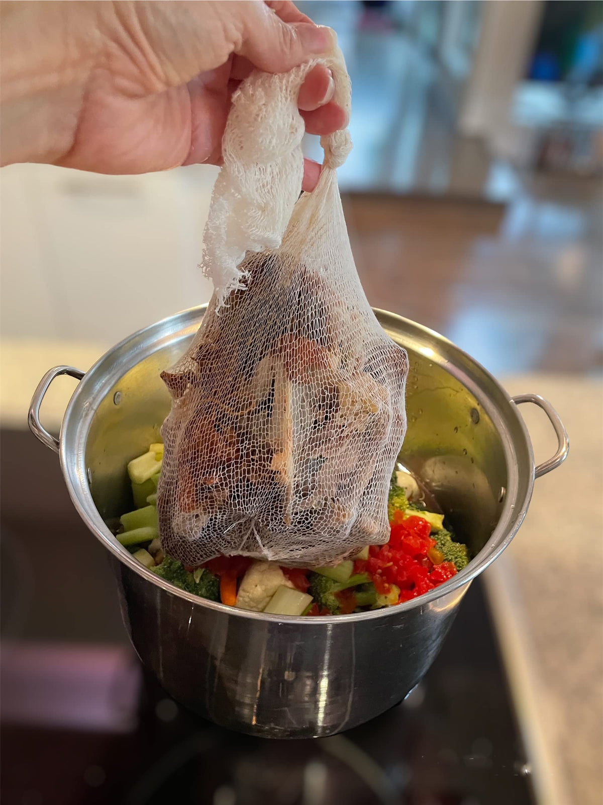 Regency Wraps soup-sock-seafood-veggies enables quick broth or stock preparation