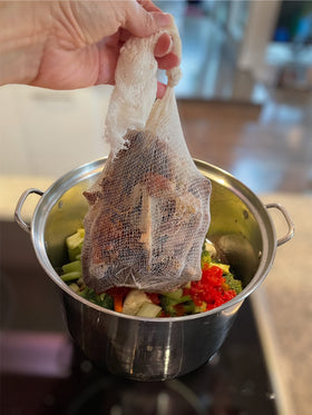 Regency Wraps soup-sock-seafood-veggies enables quick broth or stock preparation