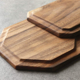 Renawe hand-carved acacia wood board showcases craftsmanship and longevity.