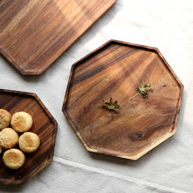 Renawe double-bottom tray for added stability during service