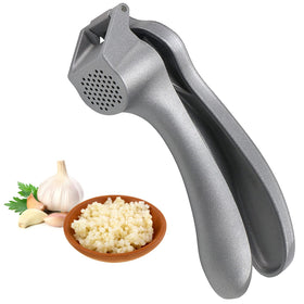 ReneeChef garlic press easy to rinse under running water