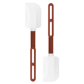 ReneeChef high-heat silicone spatula demonstrates heat resistance for caramel work.