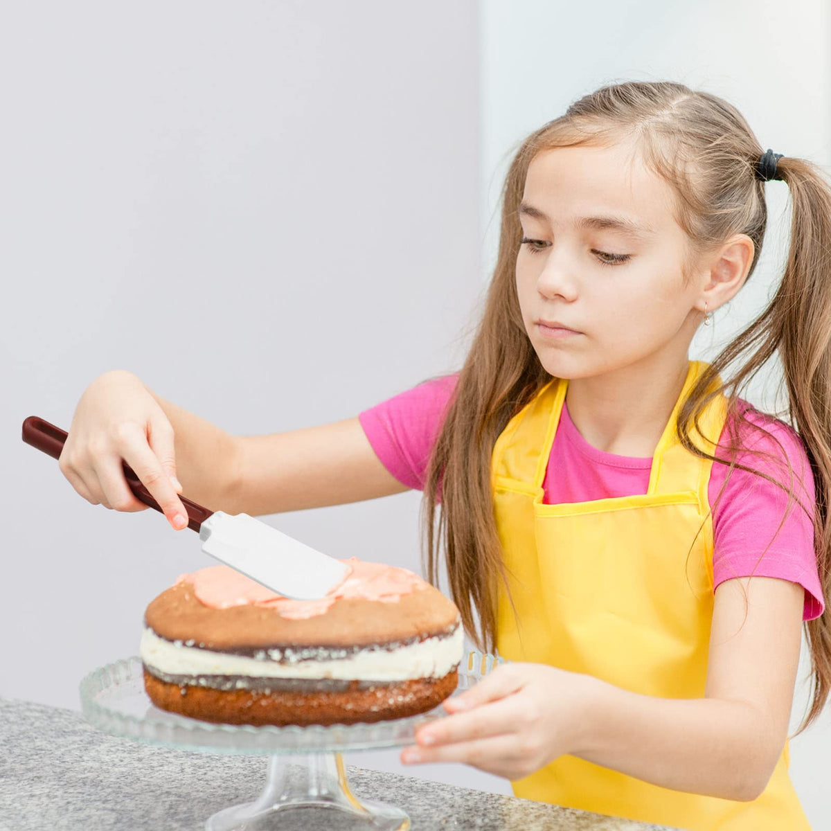 ReneeChef kitchen essential spatula set doubles as a reliable stirrer