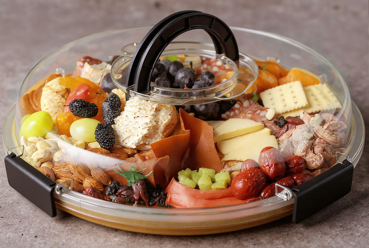 Renmxj round charcuterie board with clear lid, ideal for picnics and freshness.