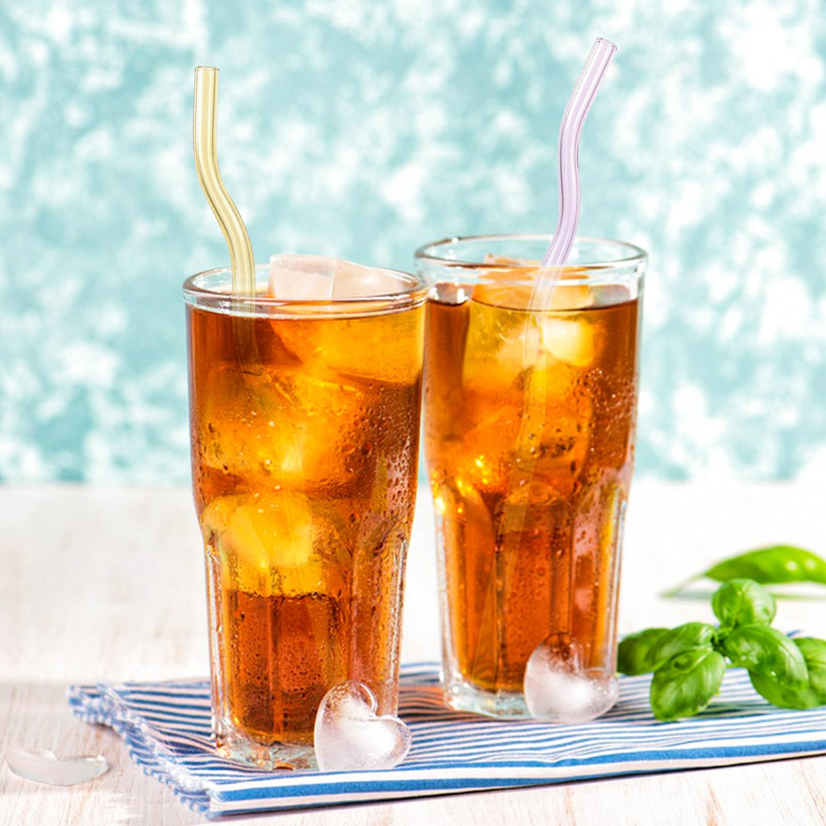 RENYIH reusable glass straw set, includes cleaner brushes for easy maintenance.