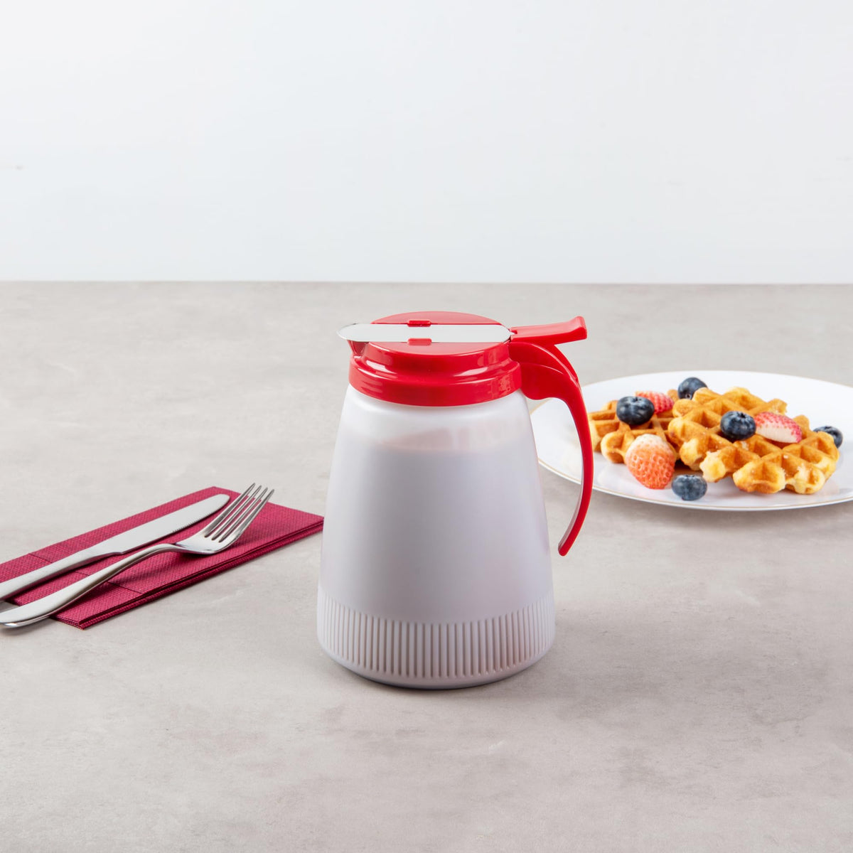 Restaurantware Chef 101 screw-top refill opening simplifies cleaning and refilling.