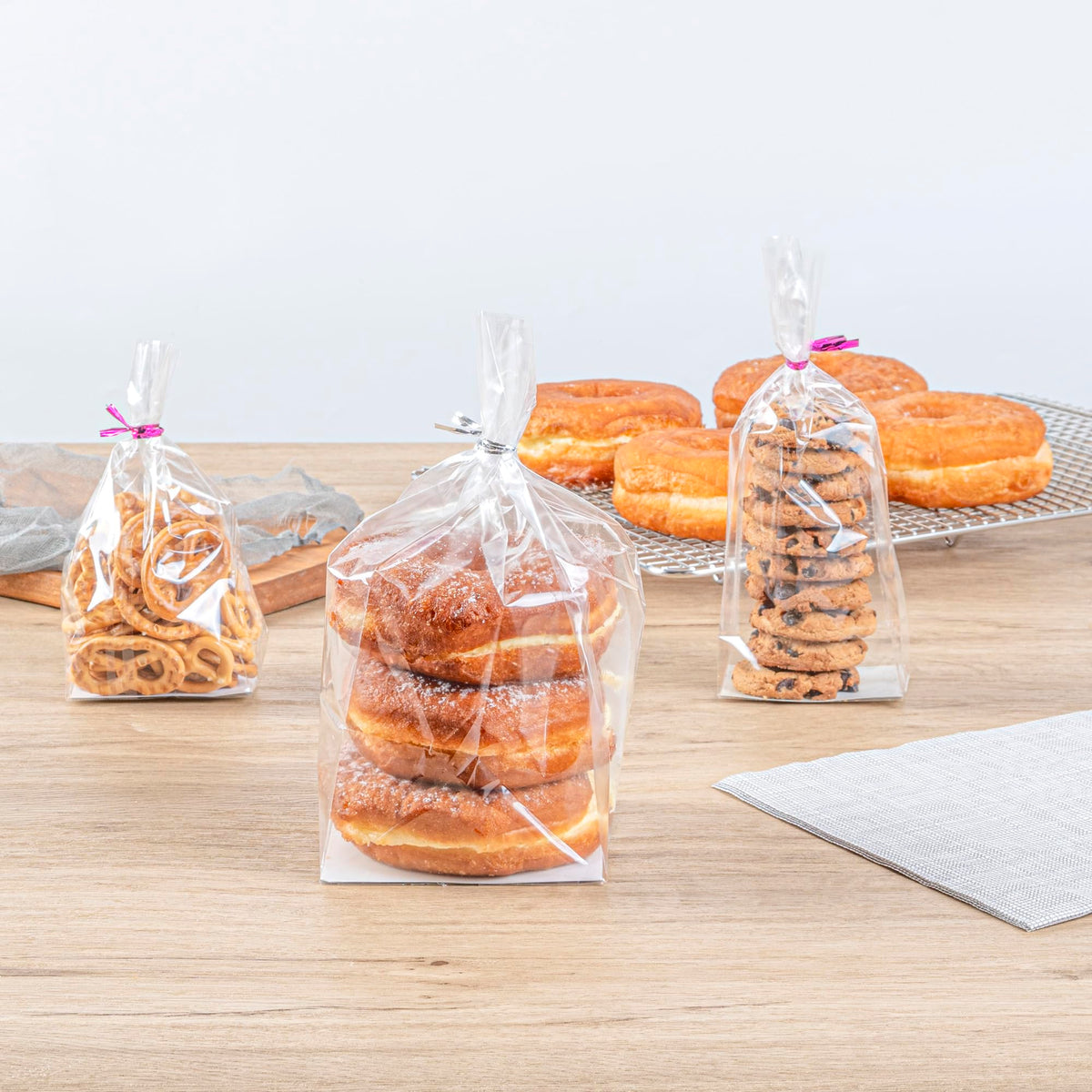 Restaurantware durable gusset bag expands to fit assorted snacks