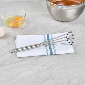 Restaurantware ergonomic grip handle reduces fatigue during whisking.