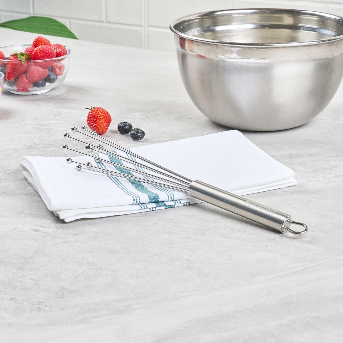 Restaurantware hot-and-cold-friendly whisk handles both sauces and hot mixtures.