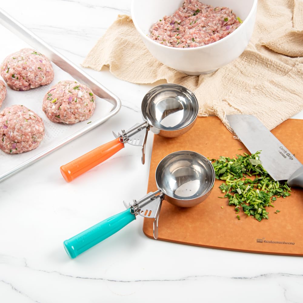 Restaurantware Met Lux ergonomic grip scoop reduces hand fatigue during service.