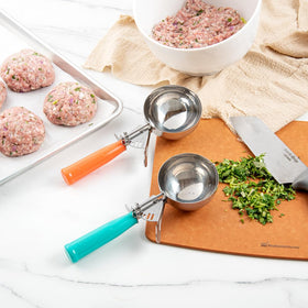 Restaurantware Met Lux ergonomic grip scoop reduces hand fatigue during service.