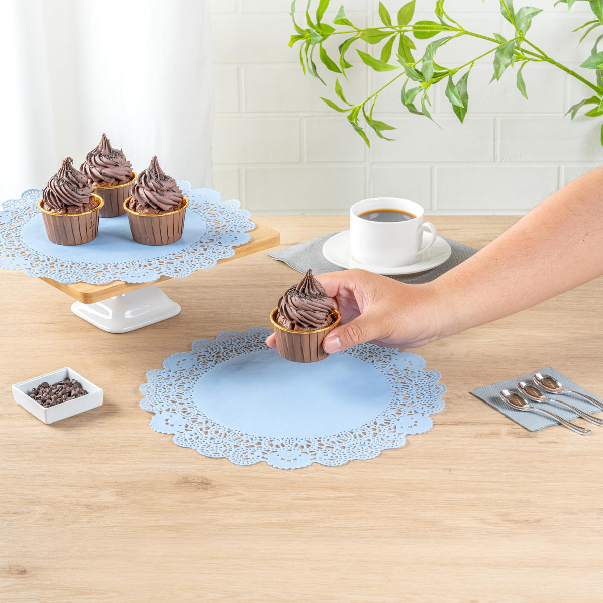 Macarons presented on Pastry Tek lace doilies