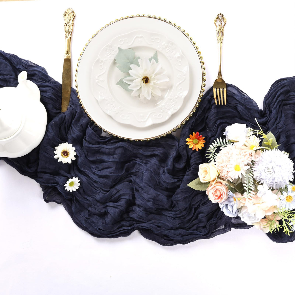 RestfulGlow wedding table runner in sunset light for romantic tables