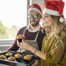 Retainbre mini pie tins with lids for show-ready treats.