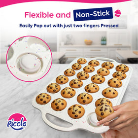 RICCLE dishwasher-safe silicone pan simplifies cleanup.
