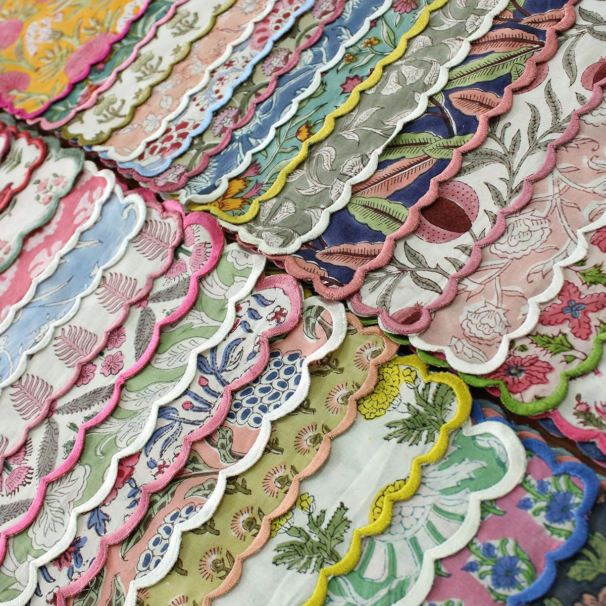 Linen-look Ridhi napkins enhancing timeless decor