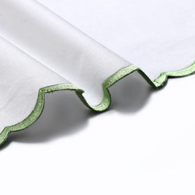 Ridhi wedding dining scene with cloth napkins for celebrations.
