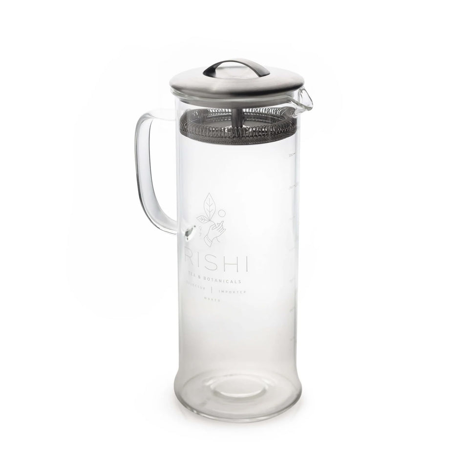 Rishi Simple Brew teapot in glass shows infusion color during pouring.