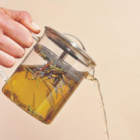 Rishi Tea Simple Brew teapot borosilicate glass resists temperature shocks for reliable brewing.