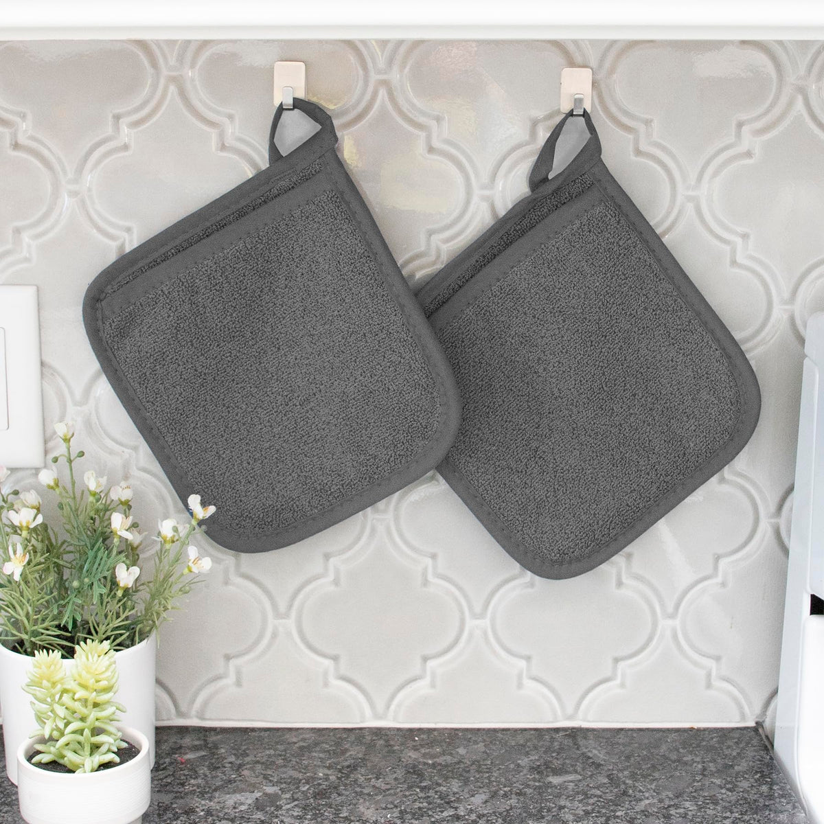 RITZ Royale pot holder graphite close-up stitching emphasizes durable construction and color consistency.