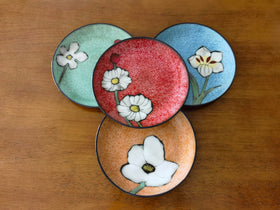 RockGoldBug serving plate 8in displays multi-use elegance for sharing dishes and seasonal platters.