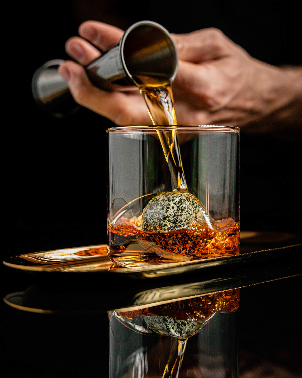 ROCKS WHISKEY CHILLING STONES easy maintenance after use.