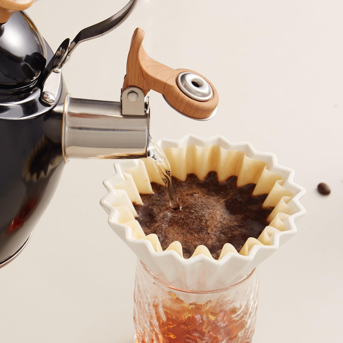 ROCKURWOK pour spout design provides controlled, spill-free pouring.