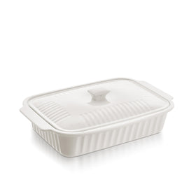 Roeveca large baking dish with lid keeps meals warm for family sharing.